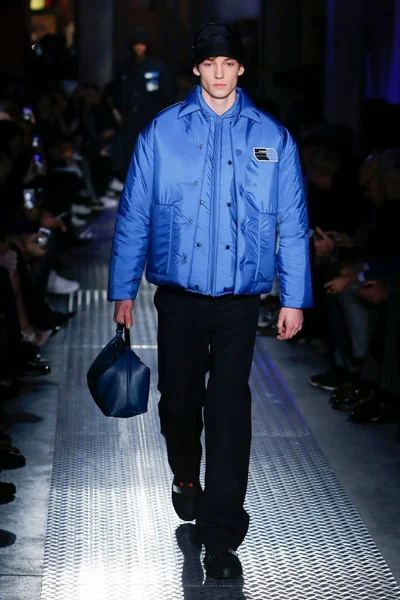 Look 14